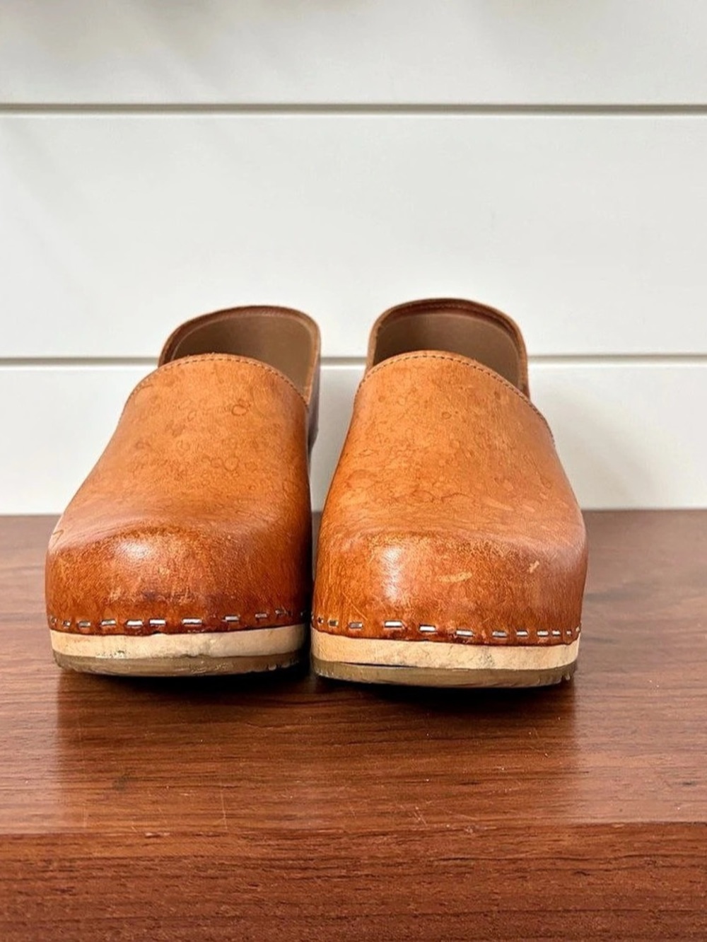 Sandgrens Tan Brown Leather Owl Wood Clogs Shoes Block Heel Closed Toe 37 US 6.5 - Picture 2 of 9